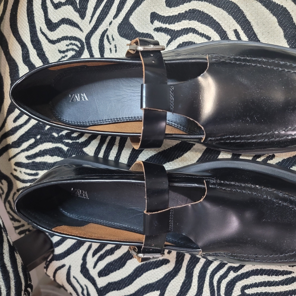 Zara Black Buckled Leather Loafers